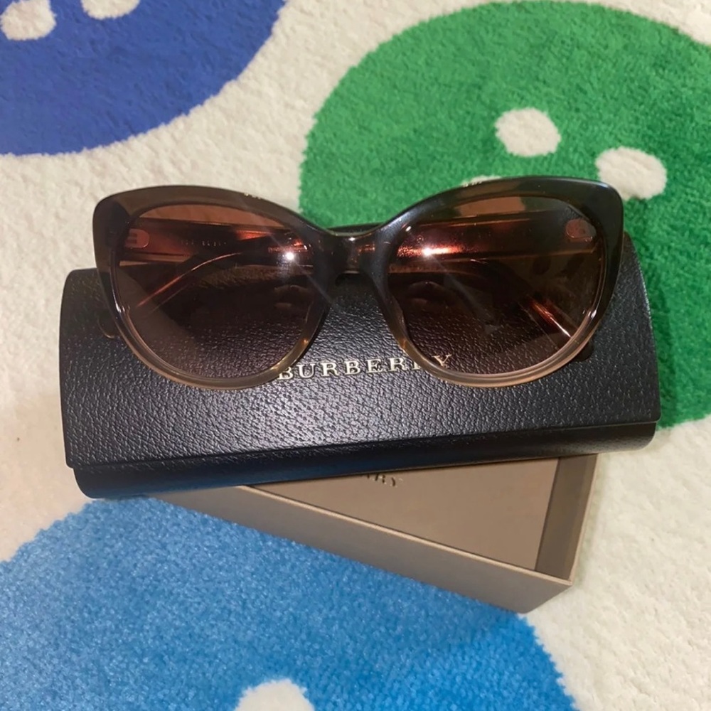 Burberry Sunglass